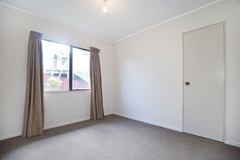 Photo of property in 10 Frosses Place, Massey, Auckland, 0614