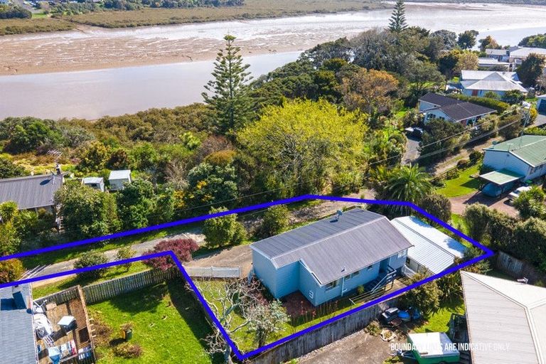 Photo of property in 23 Tawa Road, Te Atatu Peninsula, Auckland, 0610