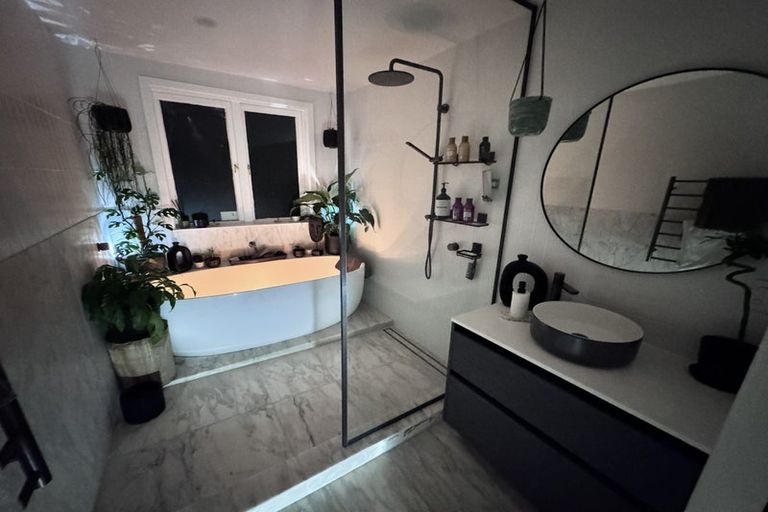 Photo of property in 50 Great North Road, Riverhead, 0820