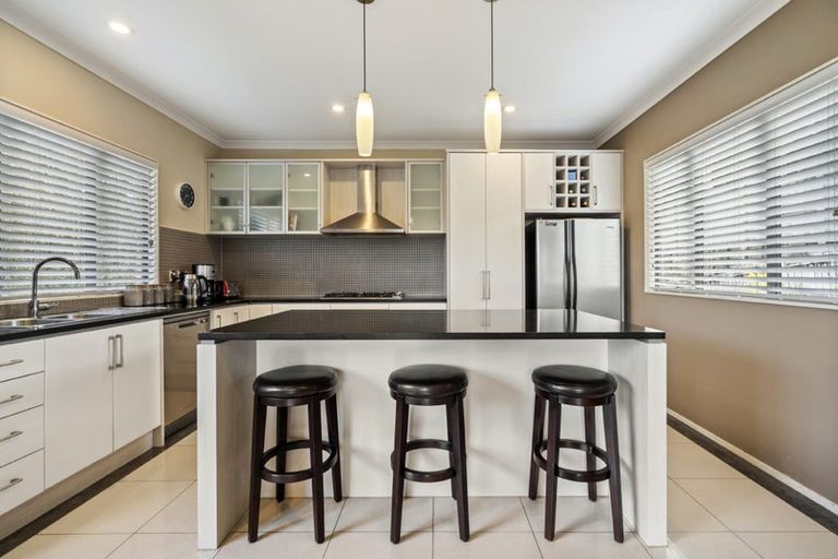 Photo of property in 14 Durbin Court, Greenhithe, Auckland, 0632