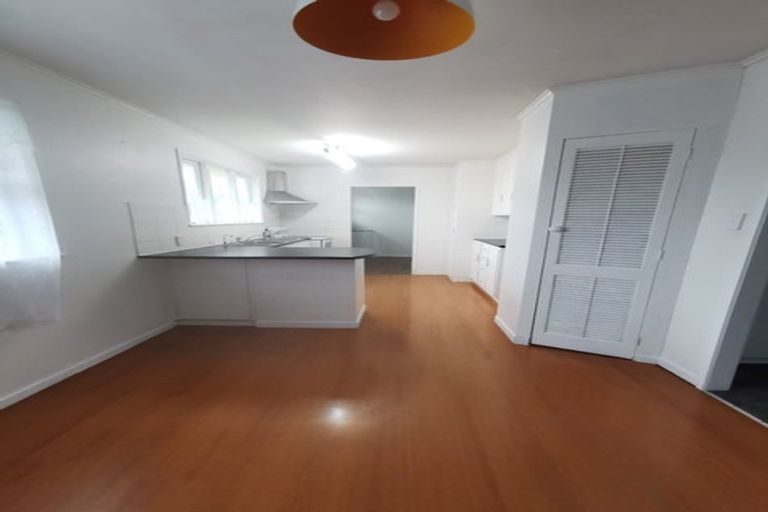 Photo of property in 14 Helena Street, Massey, Auckland, 0614