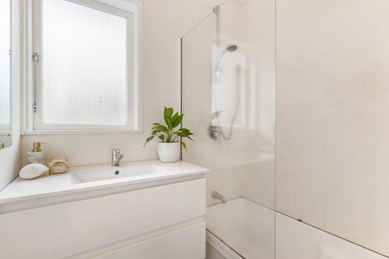 Photo of property in 1/28 Fairclough Road, Beach Haven, Auckland, 0626