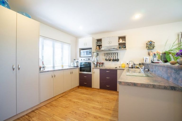 Photo of property in 24 Lancewood Lane, Roslyn, Palmerston North, 4414