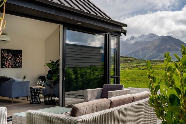 Photo of property in 8 Kokako Lane, Jacks Point, Queenstown, 9371