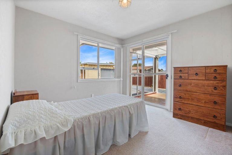 Photo of property in 37 Frensham Crescent, Woolston, Christchurch, 8062