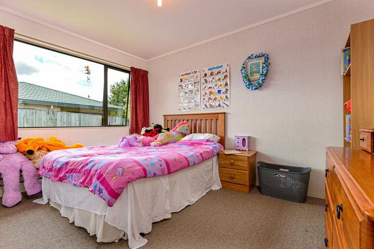 Photo of property in 11 Jordan Way, Kelvin Grove, Palmerston North, 4414