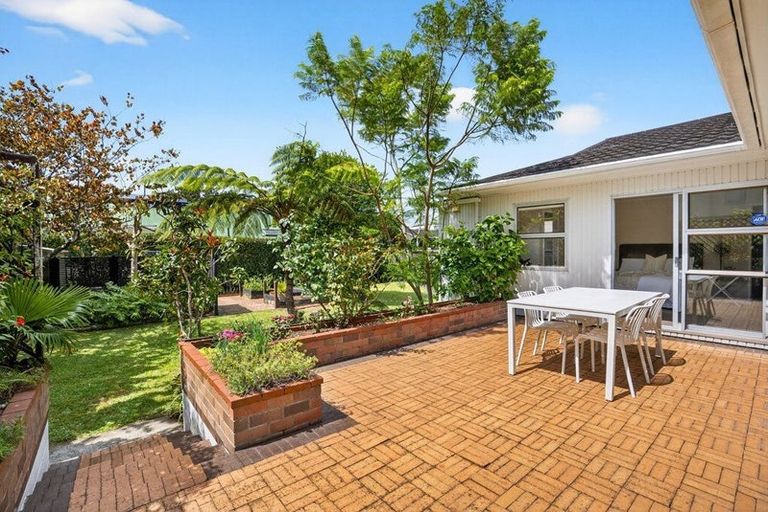Photo of property in 15 Frieston Road, Milford, Auckland, 0620