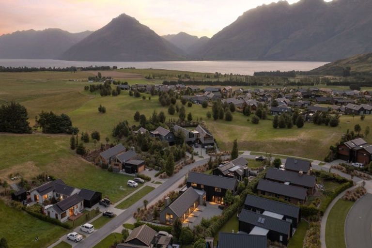 Photo of property in 8 Pendeen Crescent, Jacks Point, Queenstown, 9371