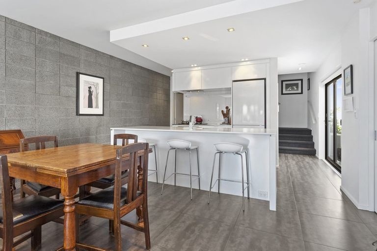 Photo of property in 154 Holly Road, St Albans, Christchurch, 8014