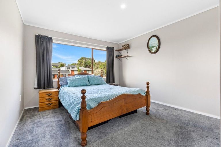 Photo of property in 2/2 Forsythe Place, Massey, Auckland, 0614