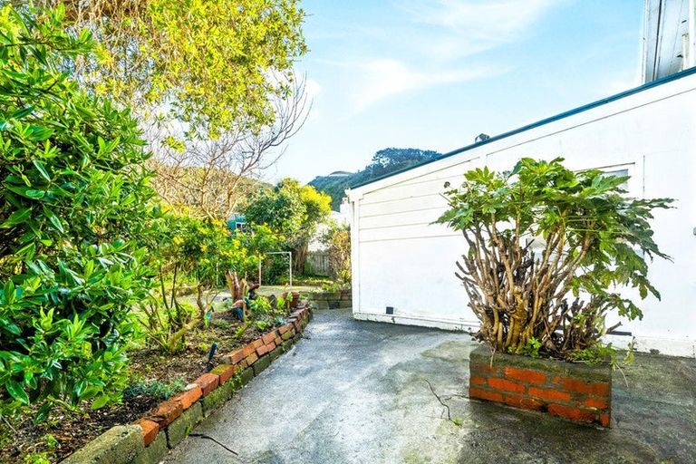 Photo of property in 68 Derwent Street, Island Bay, Wellington, 6023