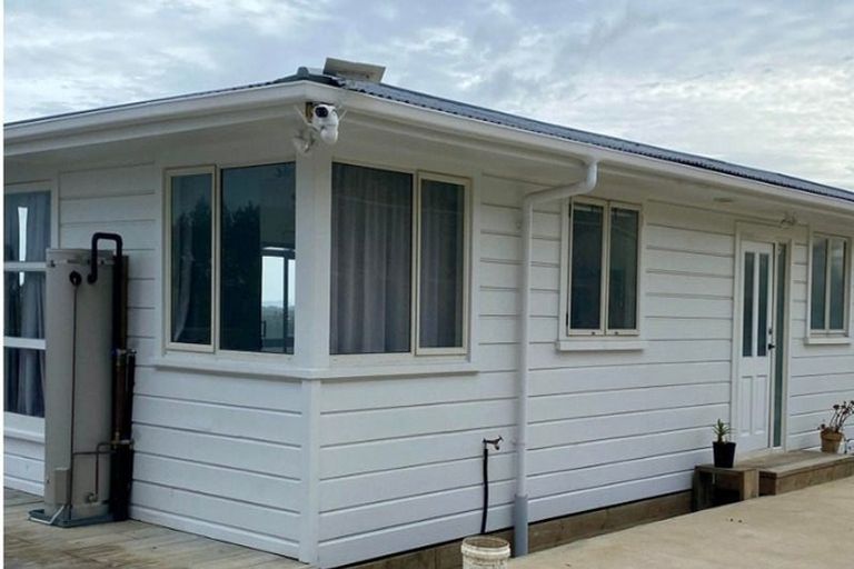 Photo of property in 981 East Coast Road, Redvale, Auckland, 0794