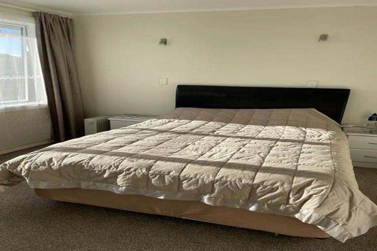 Photo of property in 47 Greenslade Crescent, Northcote, Auckland, 0627