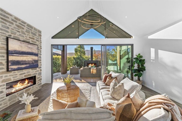 Photo of property in 8 Kerrera Lane, Jacks Point, Queenstown, 9371