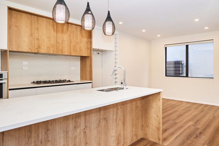 Photo of property in 36c Eastern Beach Road, Bucklands Beach, Auckland, 2012