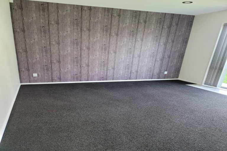 Photo of property in 4 Kirikiri Drive, Papakura, 2110