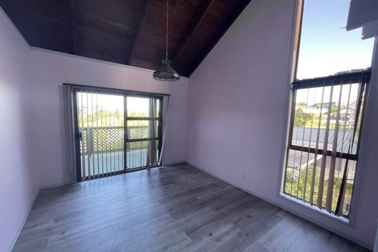 Photo of property in 313 Don Buck Road, Massey, Auckland, 0614