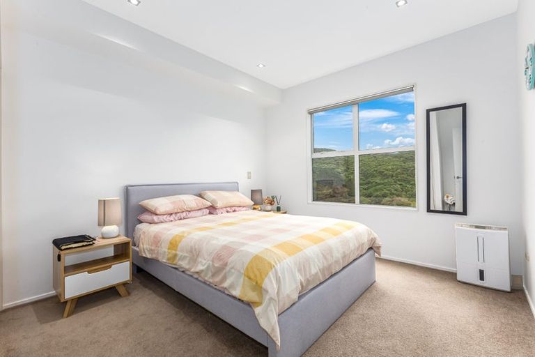 Photo of property in 77 Saddleback Grove, Karori, Wellington, 6012