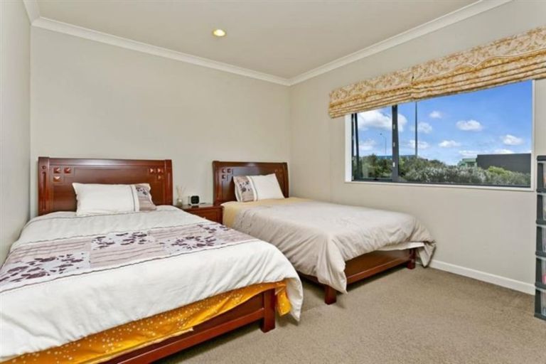Photo of property in 13 Spoonbill Place, Unsworth Heights, Auckland, 0632