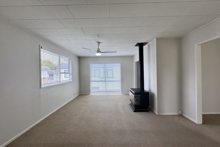 Photo of property in 16 Spinella Drive, Bayview, Auckland, 0629