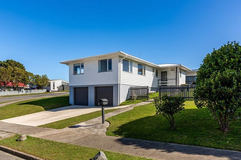 Photo of property in 1 Caduceus Place, Ascot Park, Porirua, 5024
