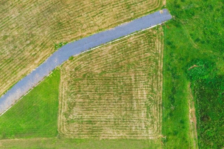Photo of property in 24 Rawinia Place, Te Kaha, 3199