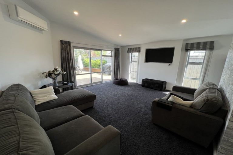 Photo of property in 30 Peter Hall Drive, Kelvin Grove, Palmerston North, 4414