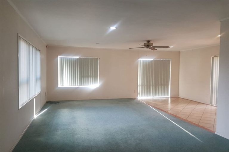 Photo of property in 16 Gala Place, Henderson, Auckland, 0612