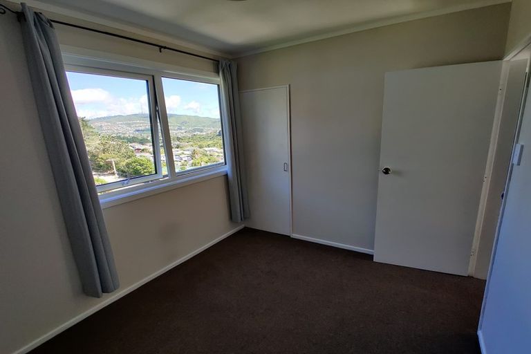 Photo of property in 29b Omega Street, Newlands, Wellington, 6037