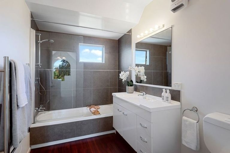 Photo of property in 2 Lewisham Park, St Albans, Christchurch, 8052