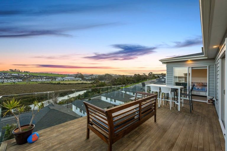 Photo of property in 30 Cassidy Drive, Orewa, 0931