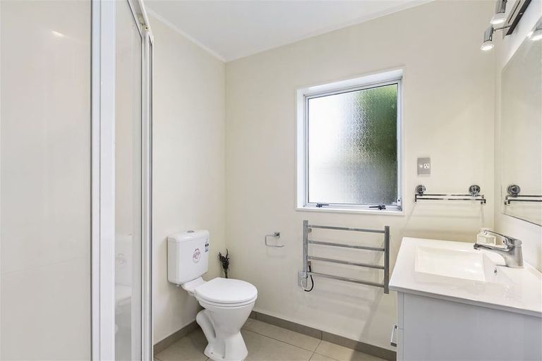 Photo of property in 2/20 Penruddocke Road, Half Moon Bay, Auckland, 2012