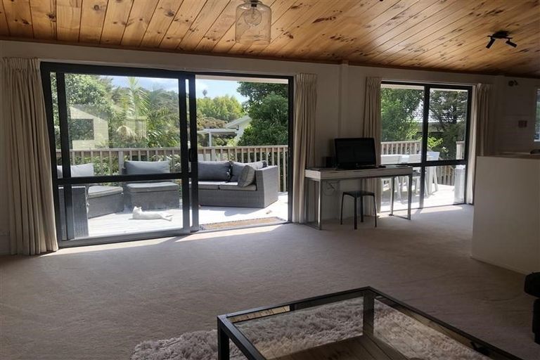 Photo of property in 16 Emlyn Place, Torbay, Auckland, 0630