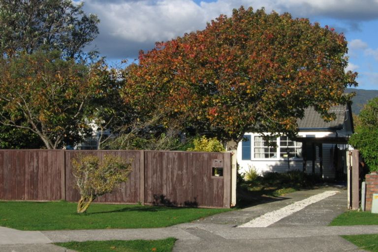 Photo of property in 10 Wetherby Grove, Wainuiomata, Lower Hutt, 5014