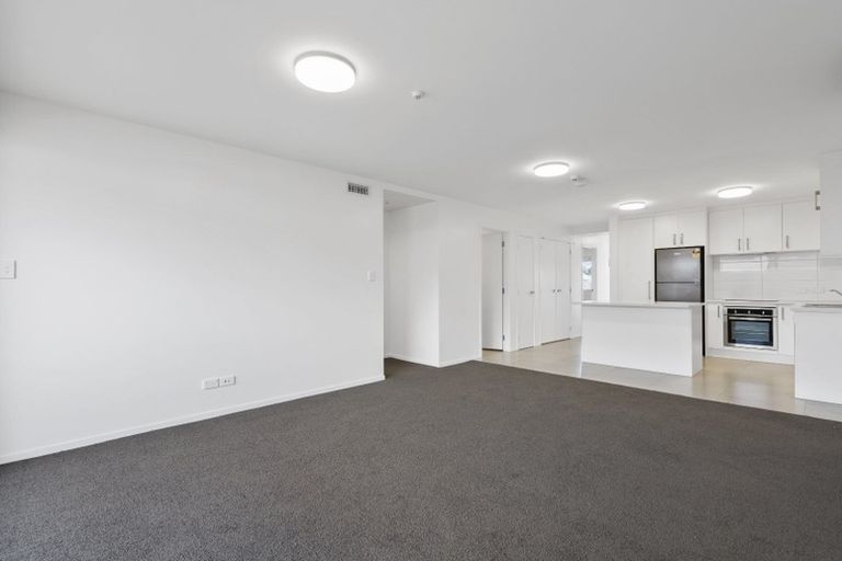 Photo of property in 3d/4045 Great North Road, Glen Eden, Auckland, 0602