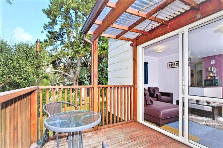Photo of property in 2/62 Glenvar Road, Torbay, Auckland, 0630