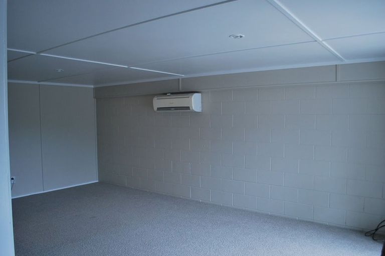 Photo of property in 5 Beaudine Avenue, Glenfield, Auckland, 0629