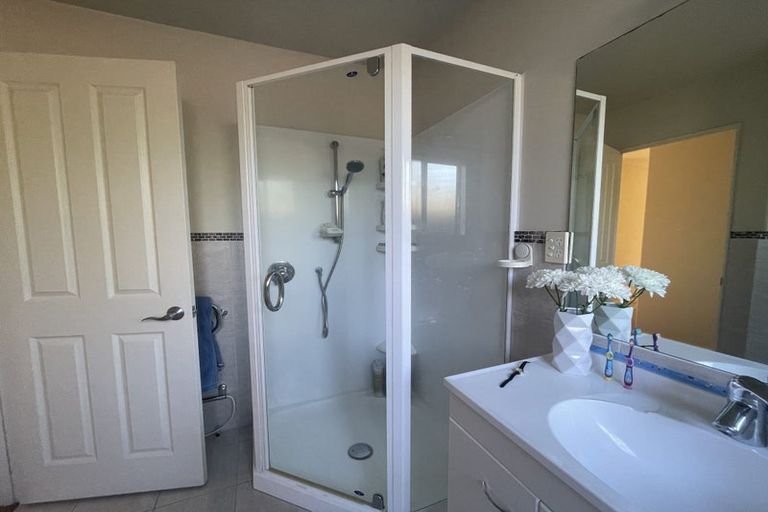 Photo of property in 83 Te Wharau Drive, Greenhithe, Auckland, 0632