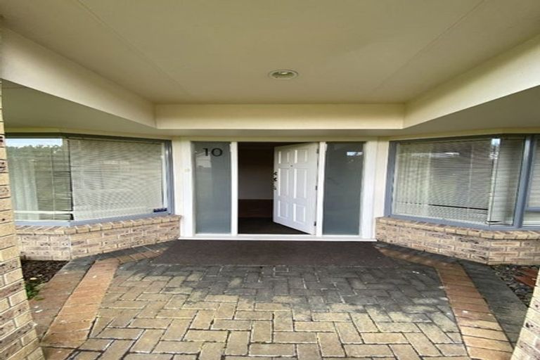Photo of property in 10 Mullagh Place, East Tamaki Heights, Auckland, 2016