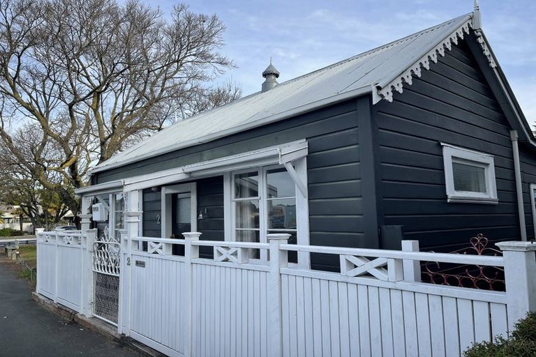 Photo of property in 2 Chaucer Road, Hospital Hill, Napier, 4110