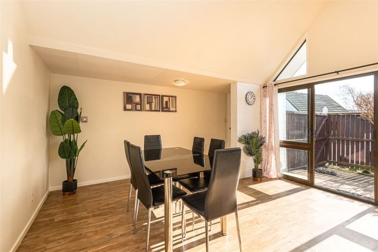 Photo of property in 43n Waimairi Road, Upper Riccarton, Christchurch, 8041