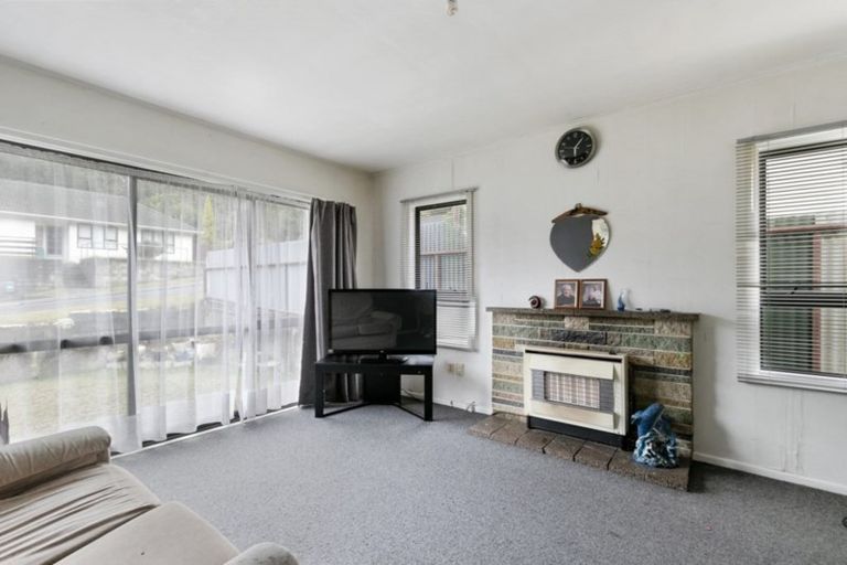 Photo of property in 66 Lees Grove, Wainuiomata, Lower Hutt, 5014