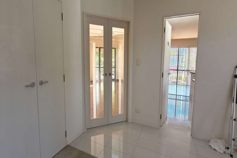 Photo of property in 5 Queen Natalie Place, Massey, Auckland, 0614