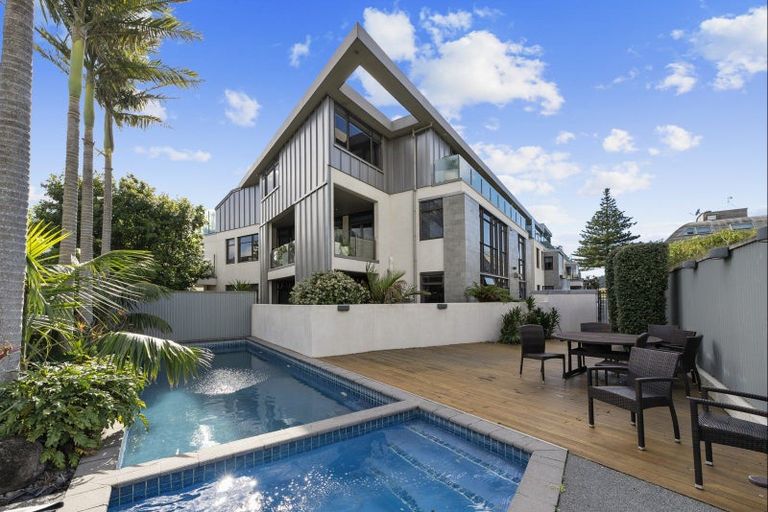 Photo of property in 10/48 Marine Parade, Mount Maunganui, 3116