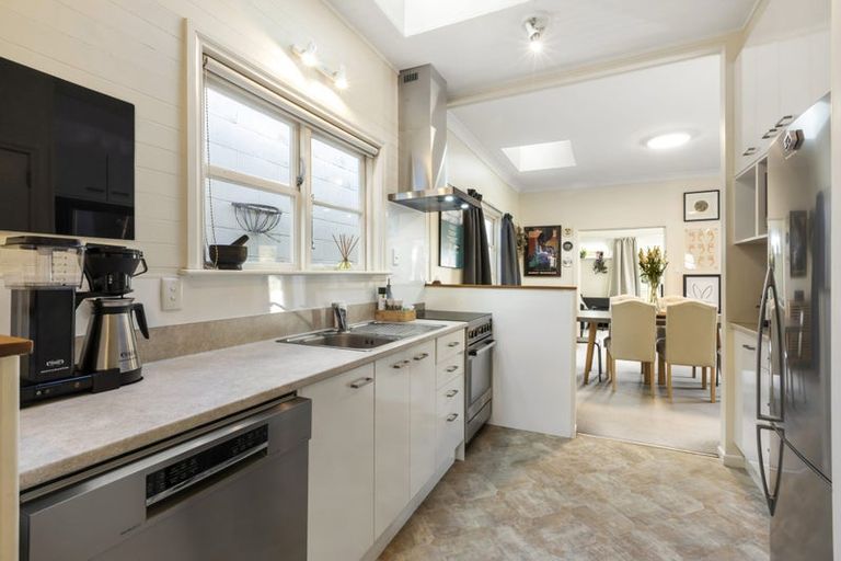 Photo of property in 41 Burma Road, Khandallah, Wellington, 6035