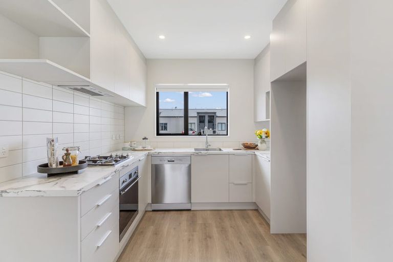 Photo of property in 15 Orona Place, Takanini, 2112