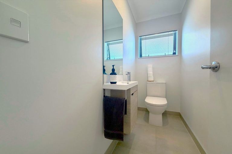 Photo of property in 43 Pepene Avenue, Takanini, 2112