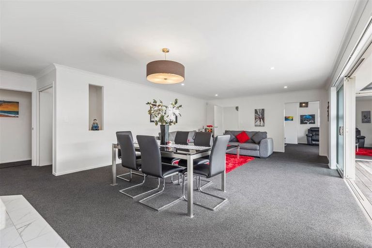 Photo of property in 93 Sandhurst Drive, Papamoa Beach, Papamoa, 3118
