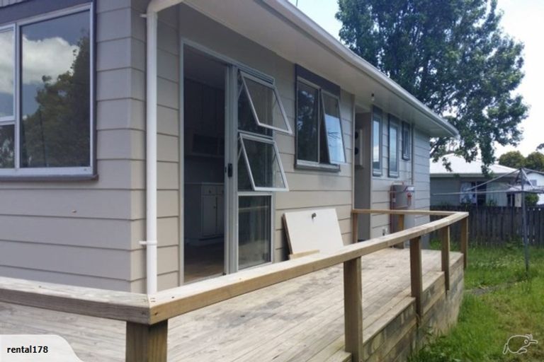 Photo of property in 2/20 Carter Place, Manurewa, Auckland, 2102