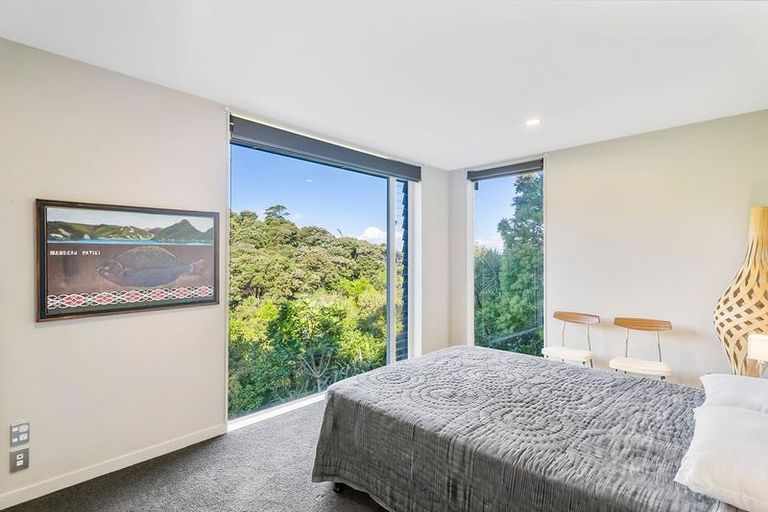 Photo of property in 9 Herrings Cove Place, Titirangi, Auckland, 0604